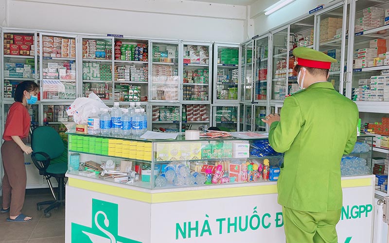 Quảng Bình: Lại phát hiện nhà thuốc kinh doanh kit test COVID
