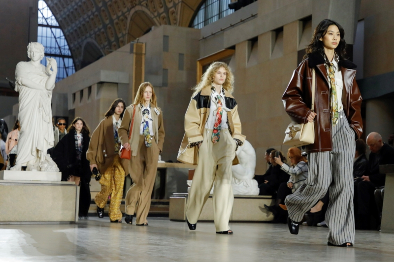 BST Louis Vuitton Thu Đông 2022: Giấc mơ về thời niên thiếu mơ mộng và hào nhoáng