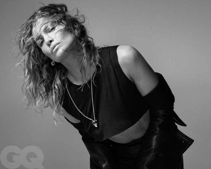 “Học lỏm” 11 bí quyết giữ gìn sắc vóc của bà mẹ 2 con 51 tuổi Jennifer Lopez