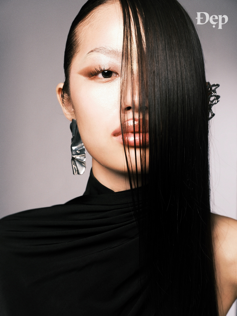 Y2K: Cú twist ấn tượng với phong cách trang điểm táo bạo và nổi loạn