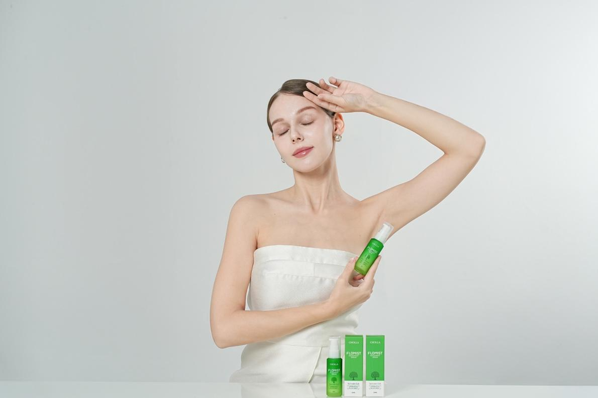 A person holding a bottle of creamAI-generated content may be incorrect.